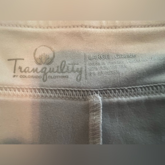 TRANQUILITY BLACK & WHITE FLORAL SKORT. SIZE LARGE WITH WHITE UNDER SHORTS - Picture 9 of 9